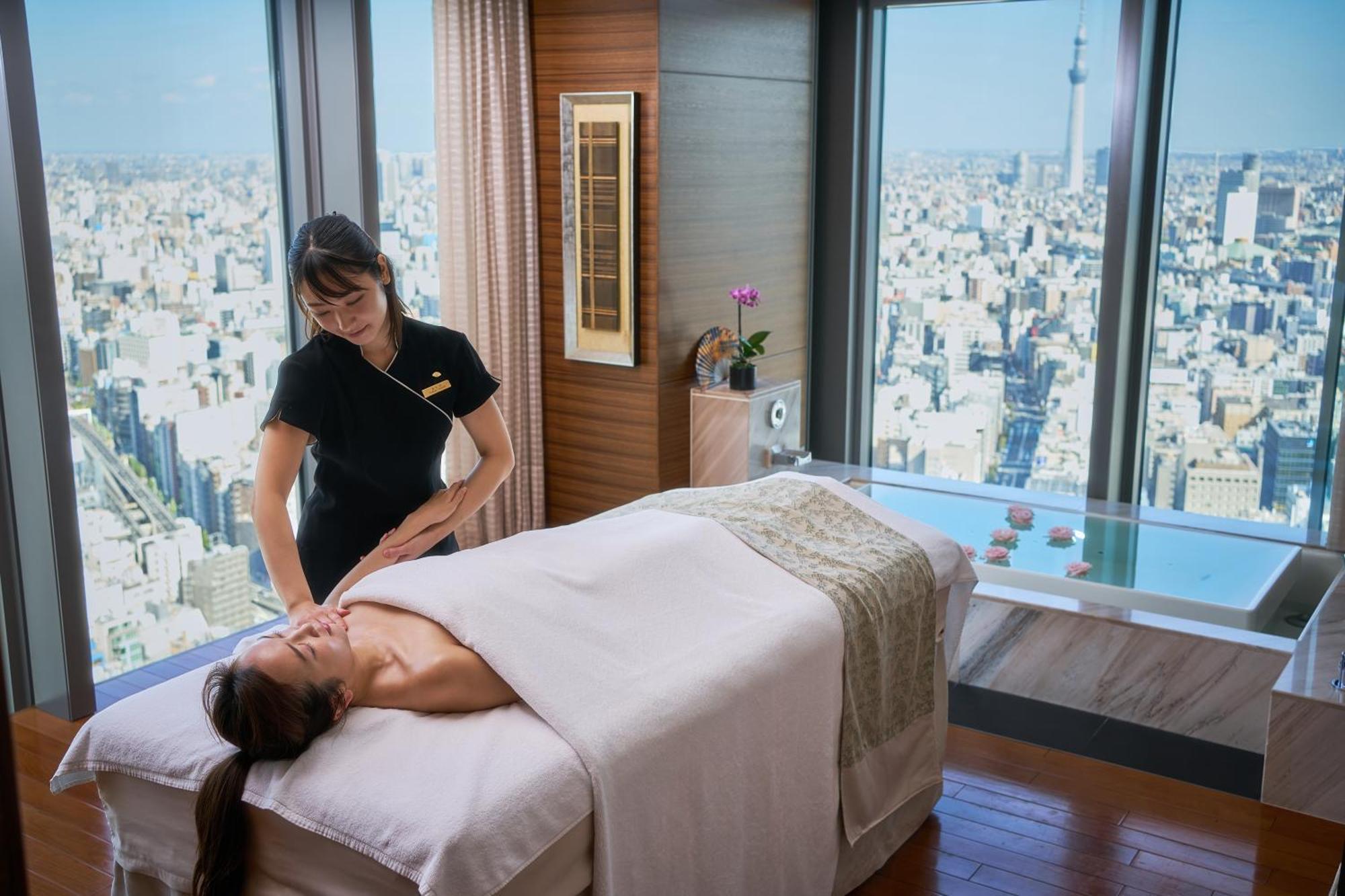 Mandarin Oriental, Tokyo Hotel Exterior photo